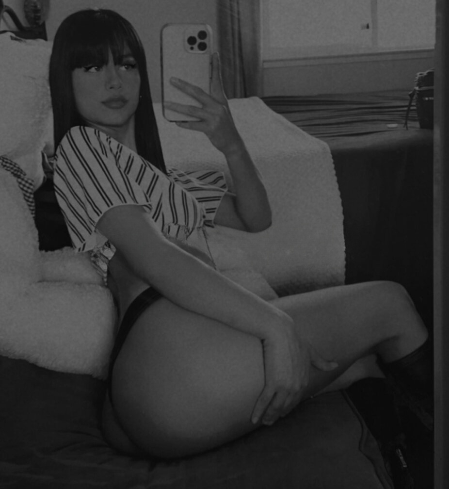 Escort Model Selena - 3