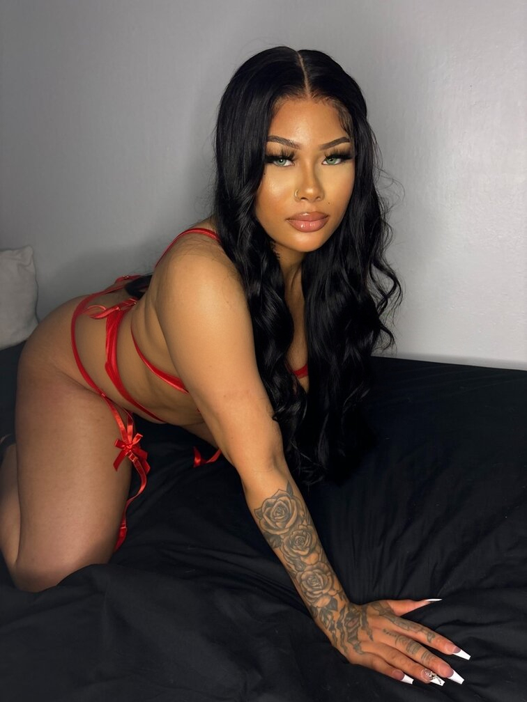 Escort Model Naomi