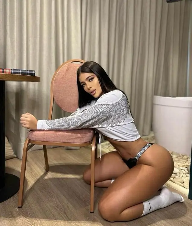 Escort Model AdrianaValen - 3