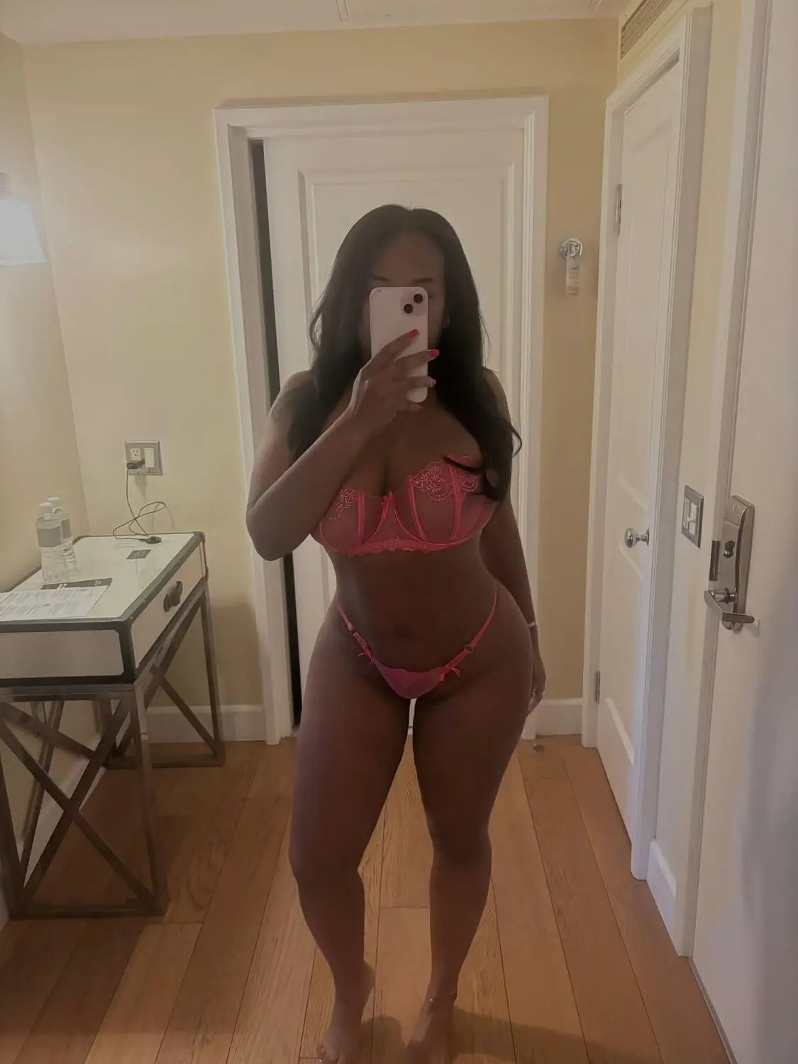 Escort Model Alana Harper