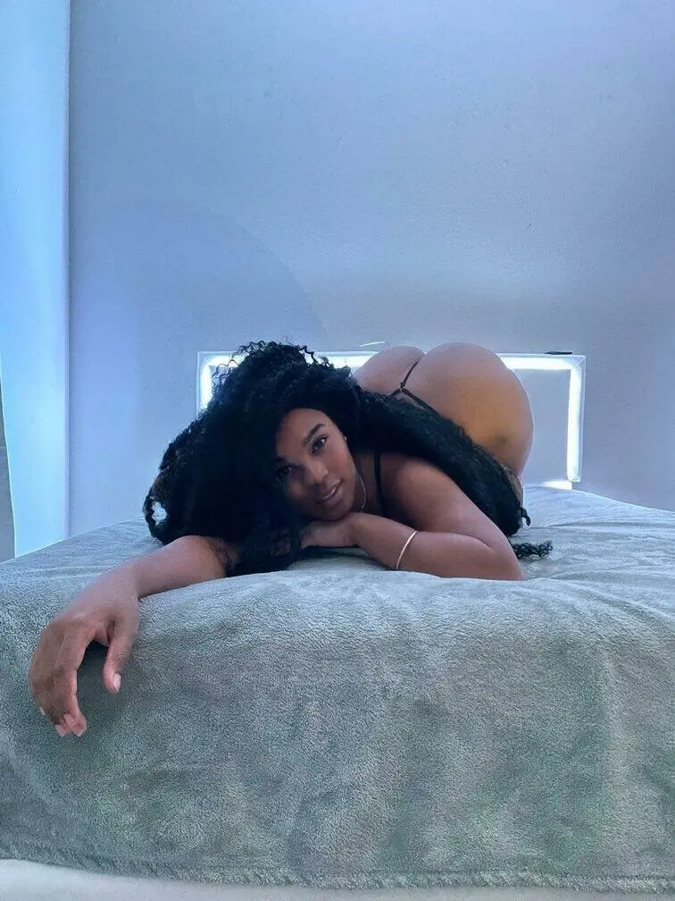 Escort Model AMAYA