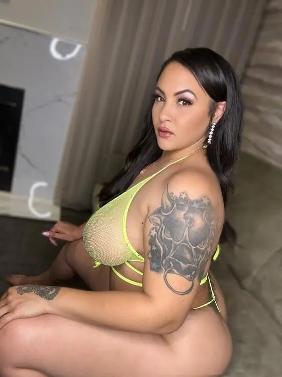 Escort Model Amazinganya