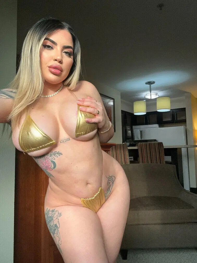 Escort Model Amy