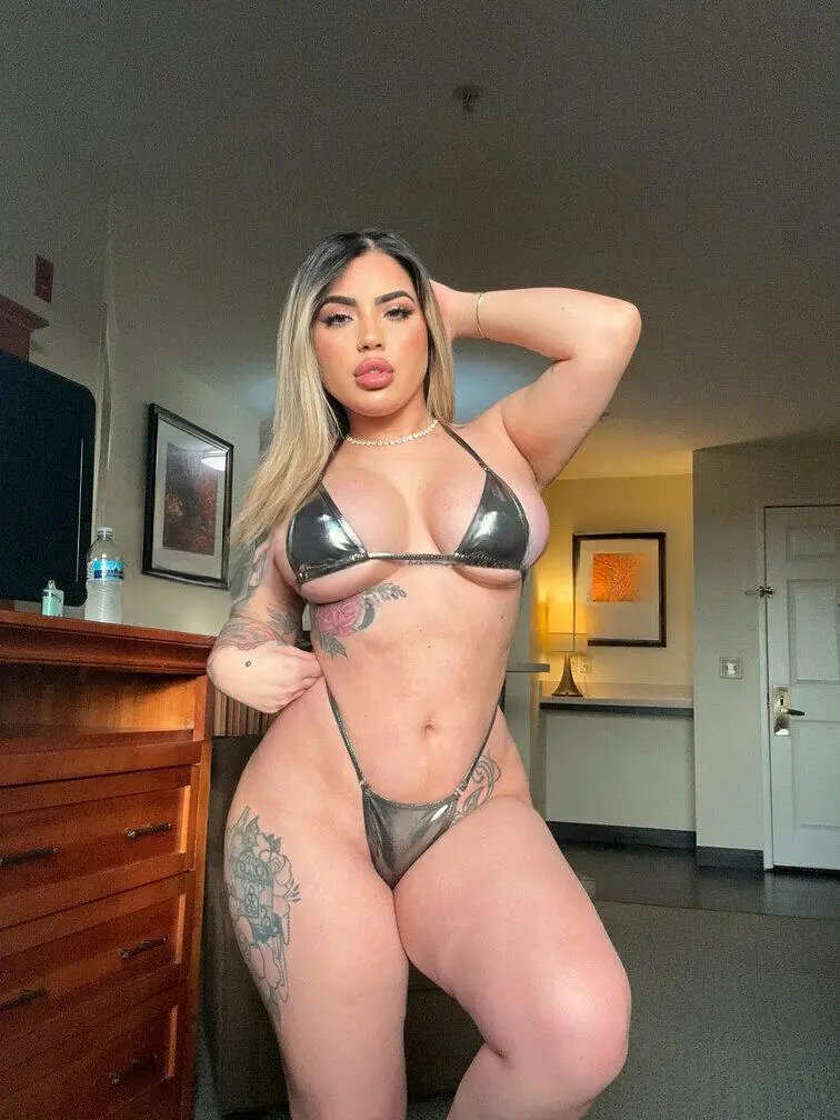 Escort Model Amy - 4