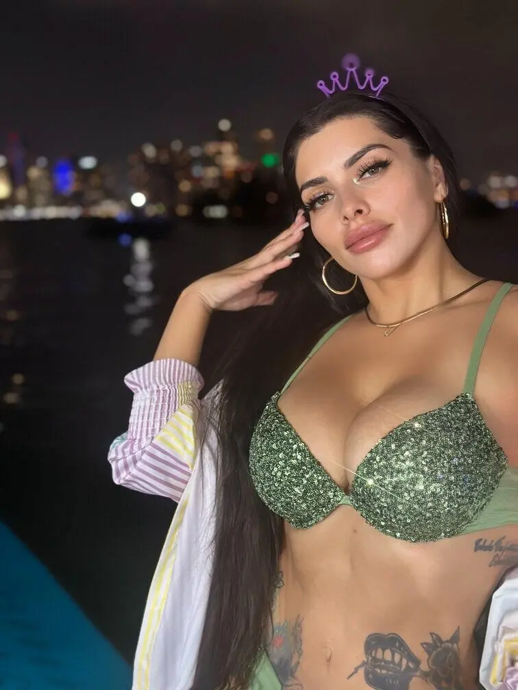 Escort Model Angela - 3
