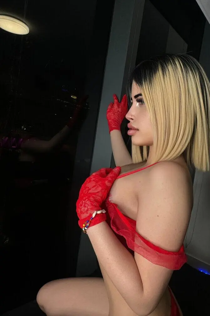 Escort Model Angie - 2