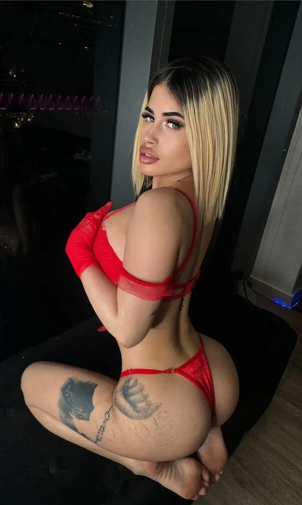 Escort Model Angie