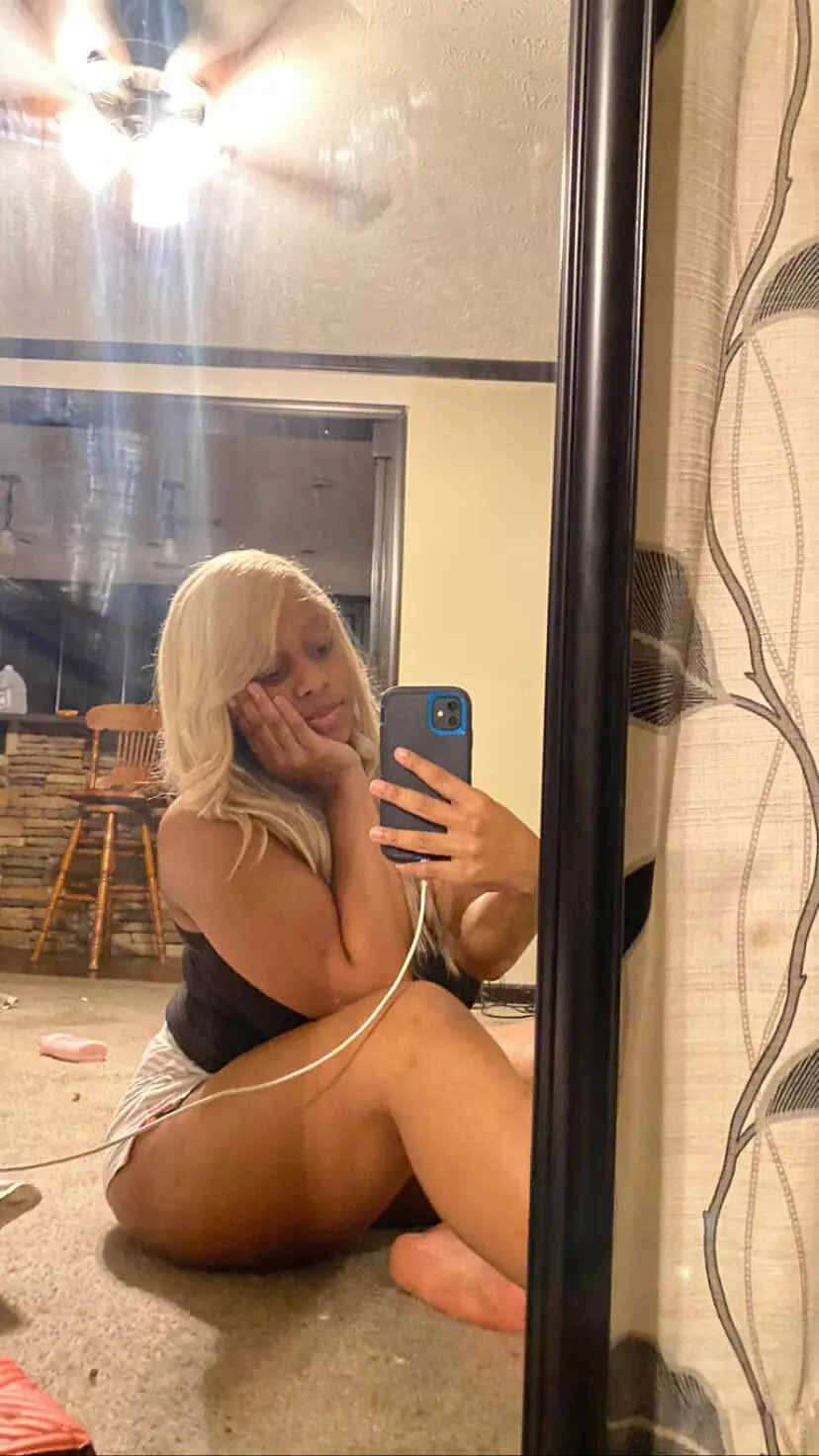 Escort Model Aniyzaa