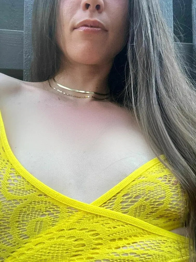 Escort Model Ariana - 3
