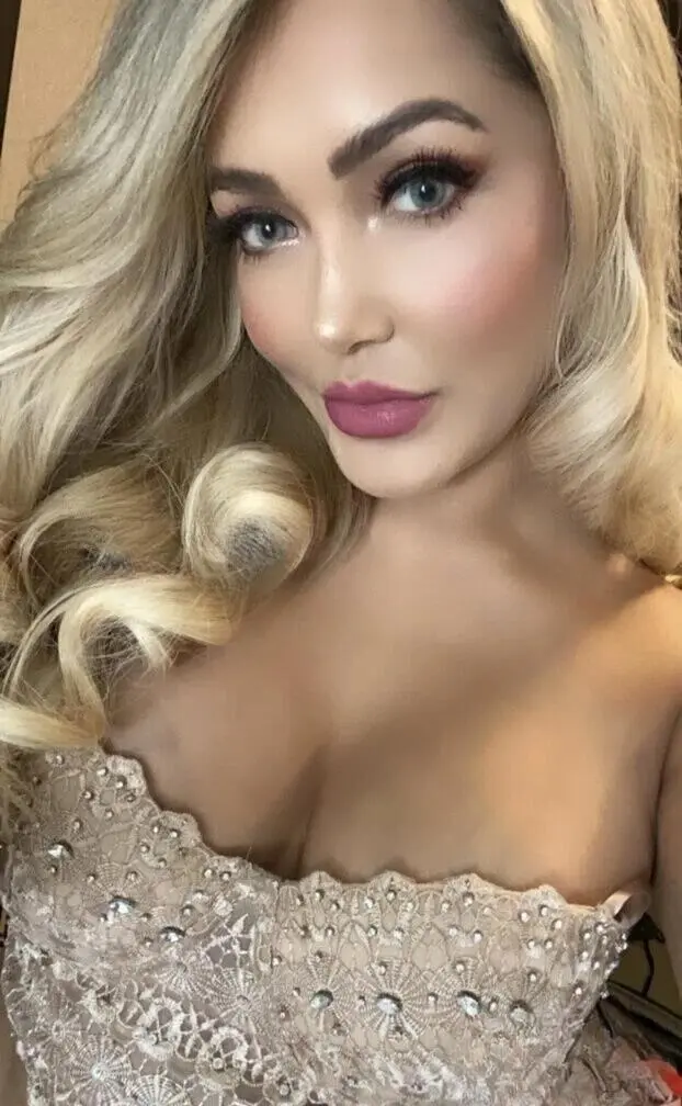 Escort Model Ariana Cruz - 5