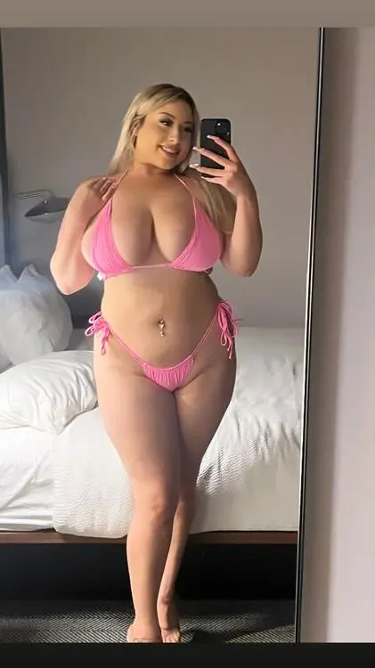 Escort Model Arriana
