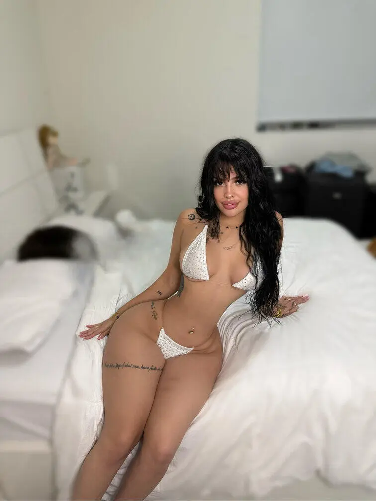 Escort Model Ashely - 4
