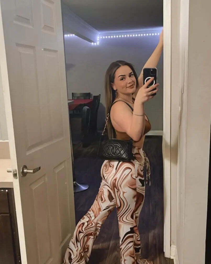 Escort Model AvaRose - 2