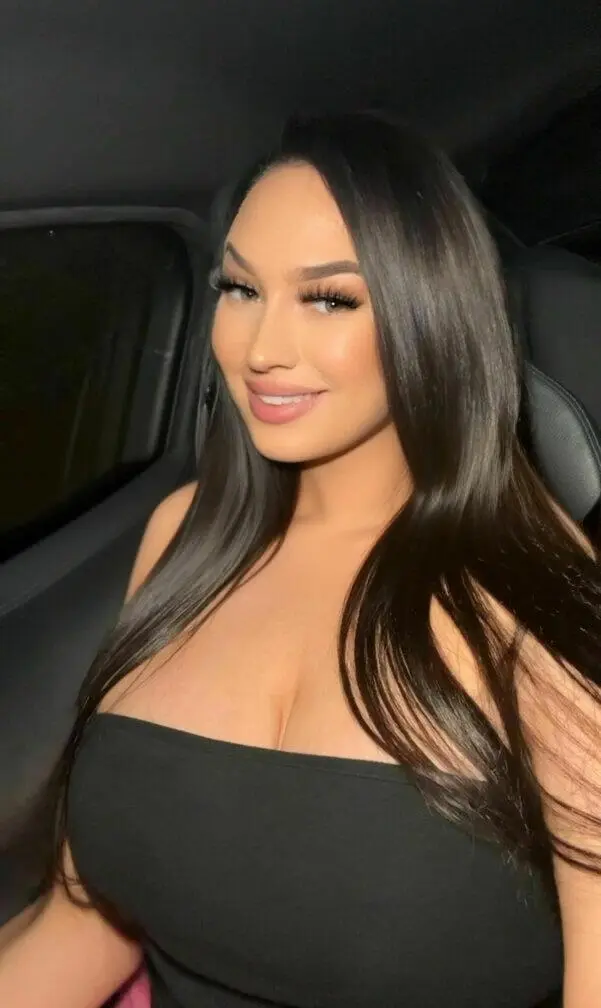 Escort Model Avery