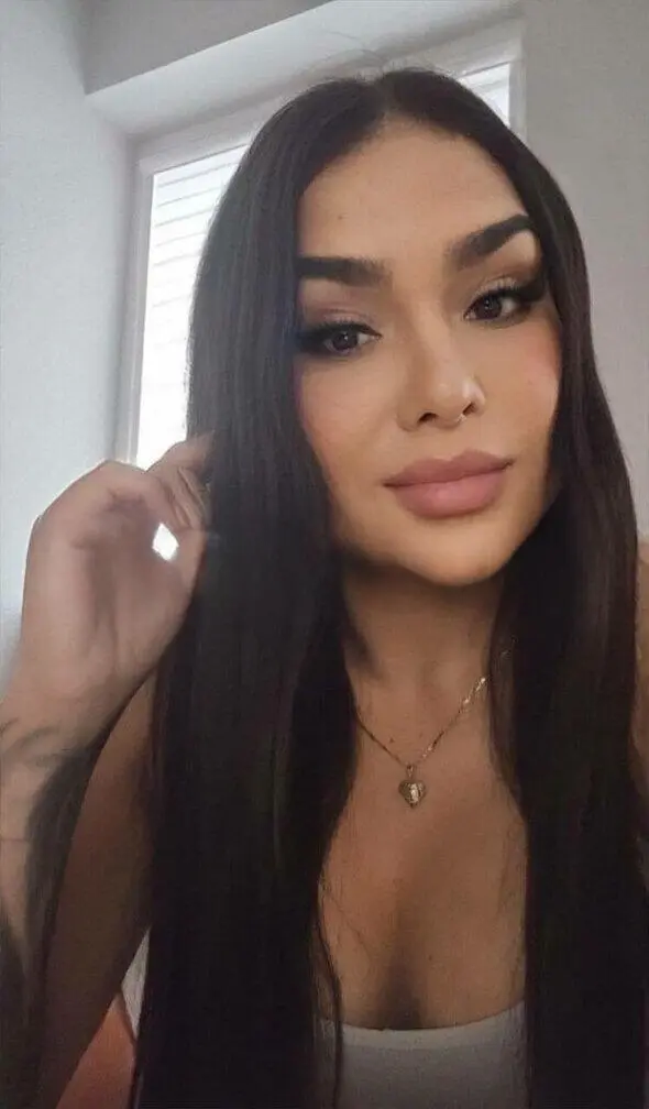 Escort Model Bella - 3