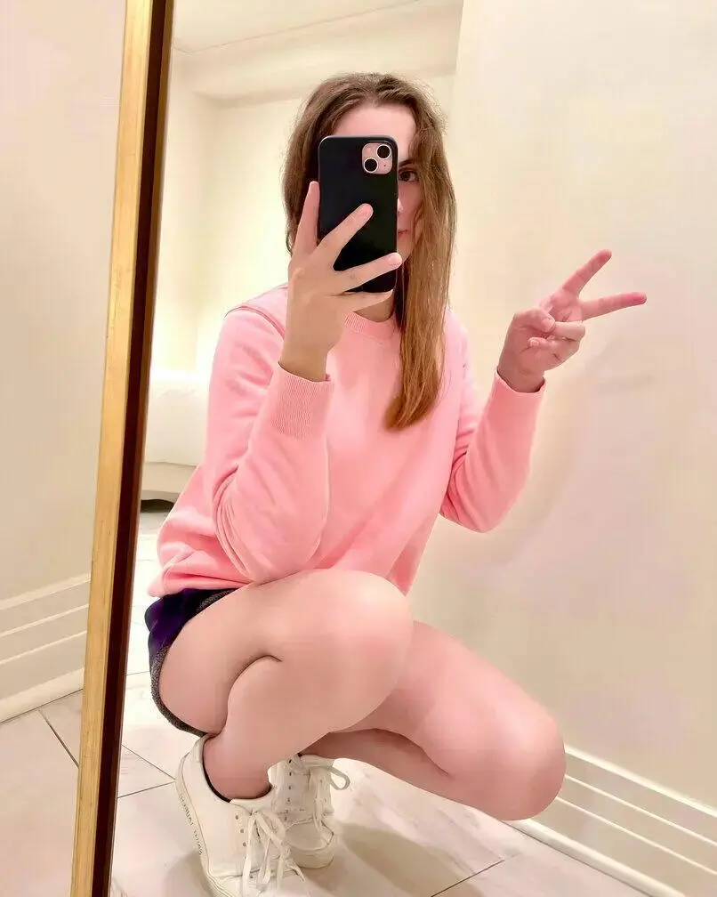 Escort Model Brooke Willows - 4