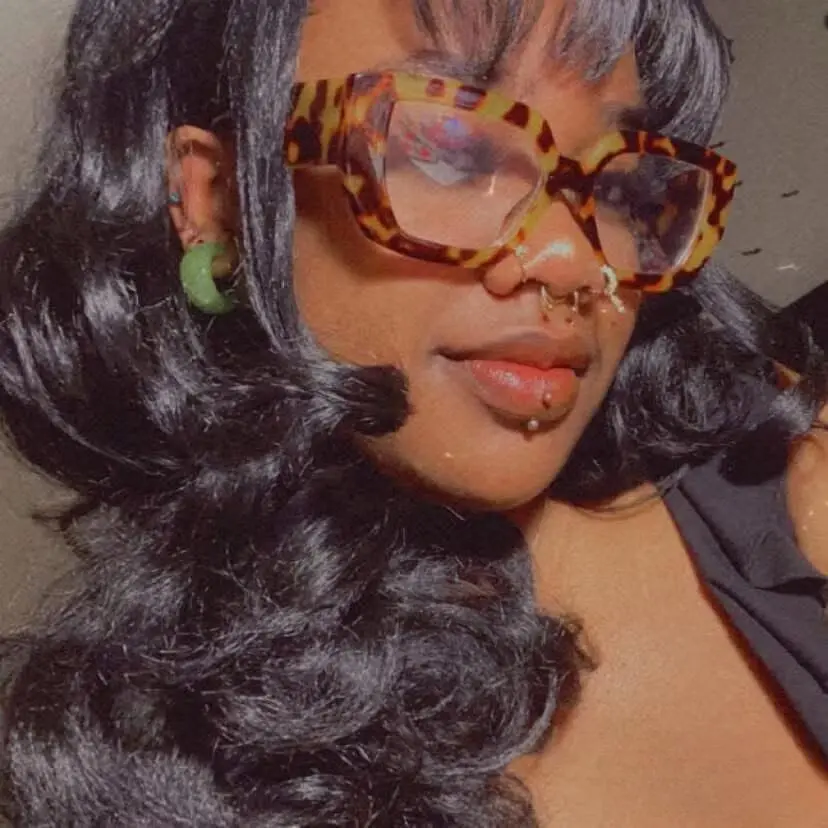 Escort Model Cherry - 5