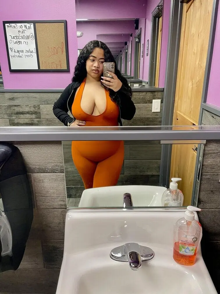 Escort Model Chyna - 4