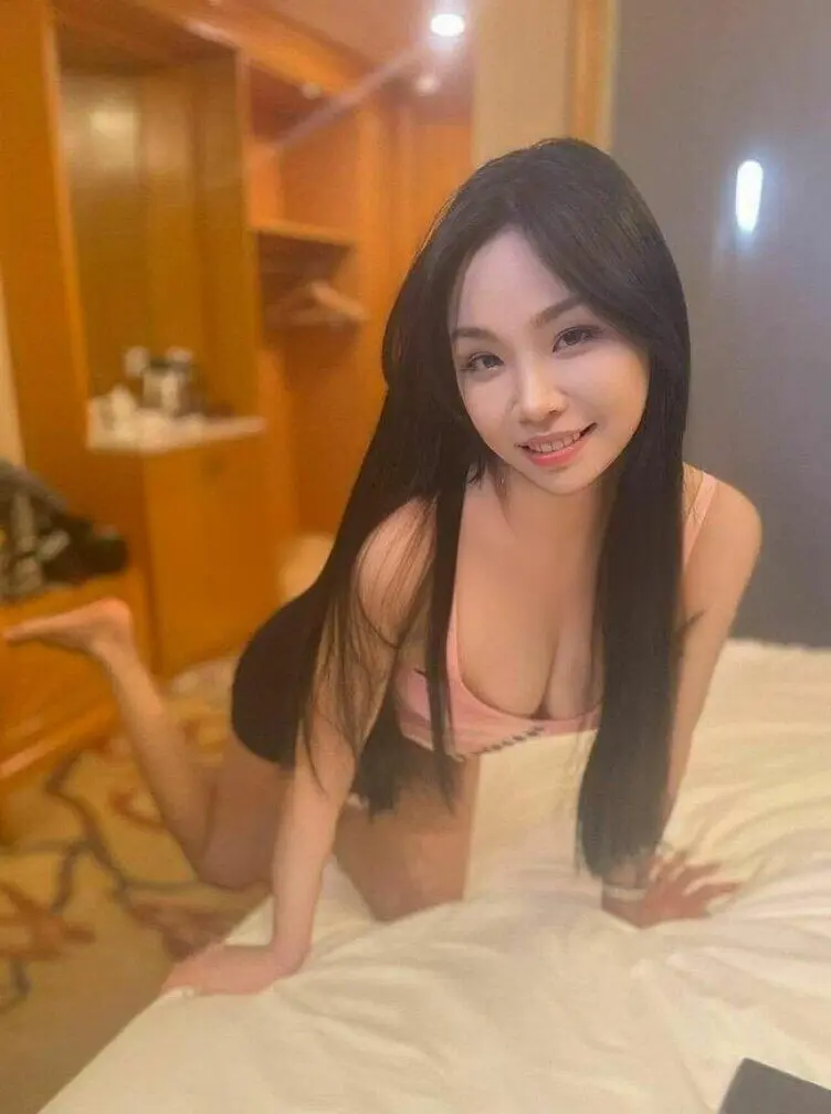 Escort Model CoCo - 5