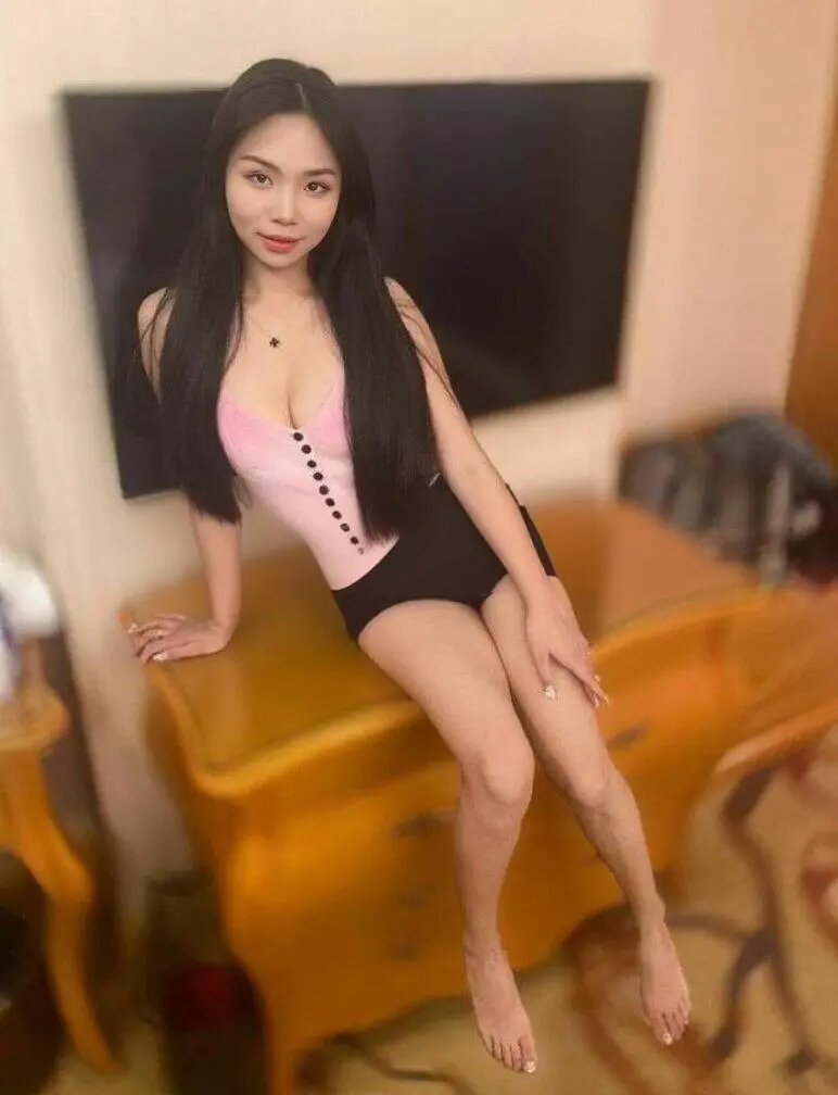 Escort Model CoCo