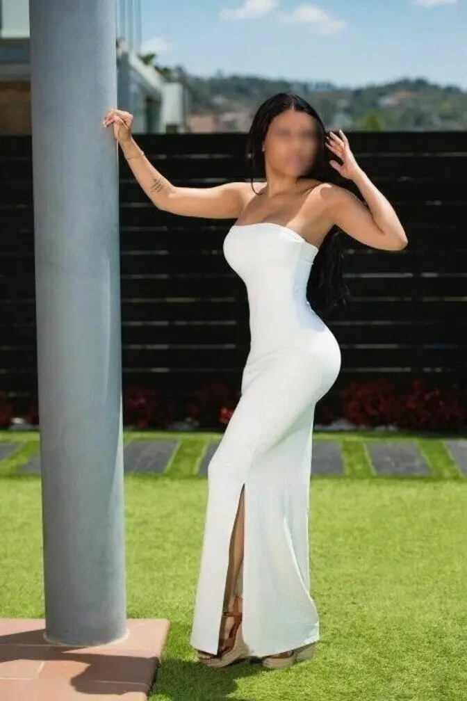 Escort Model Crystal - 4