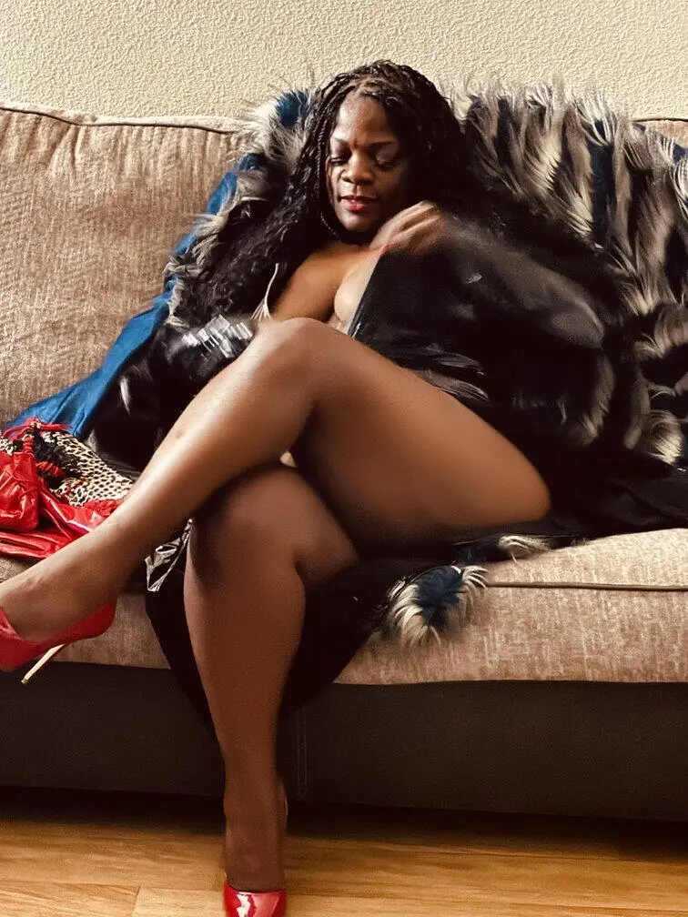 Escort Model Darkness
