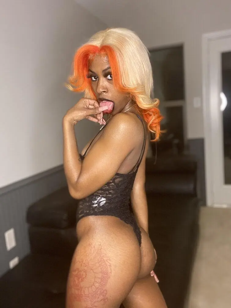 Escort Model Desire - 5