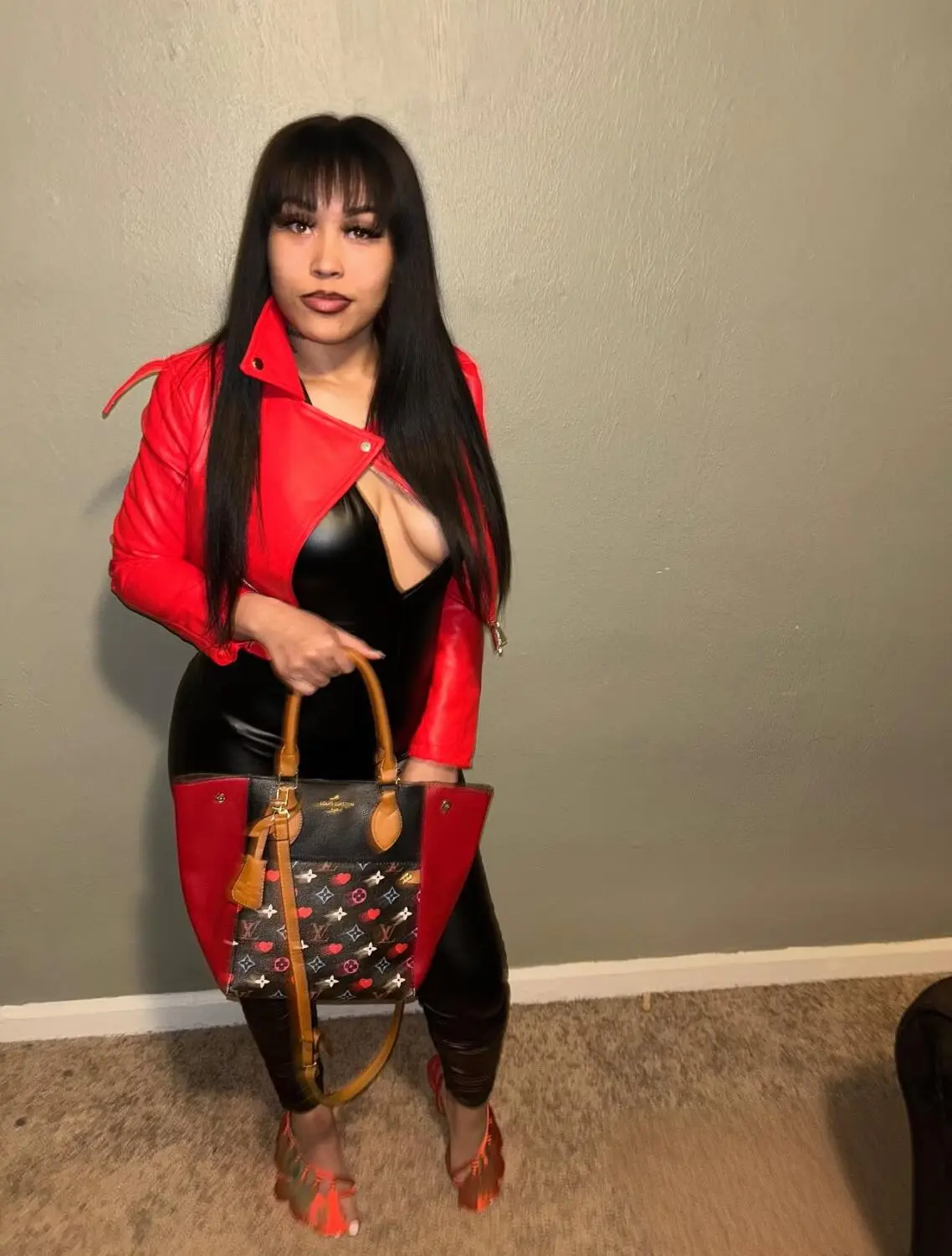 Escort Model Diamond - 4