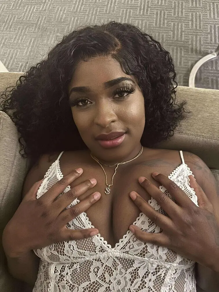Escort Model Diamond - 3