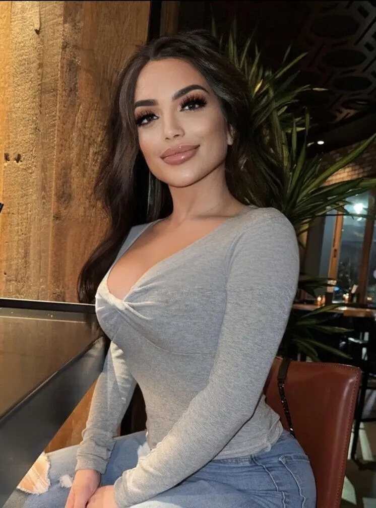 Escort Model DREA - 5