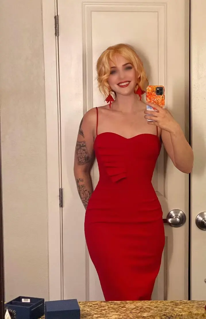 Escort Model Elle Sutton - 4
