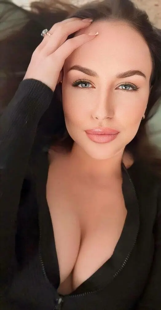 Escort Model Fiona - 5
