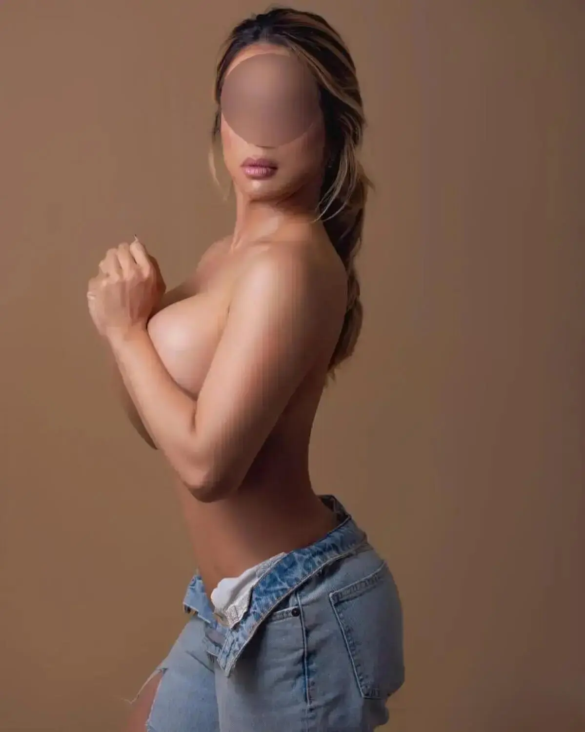 Escort Model Hannah Campos
