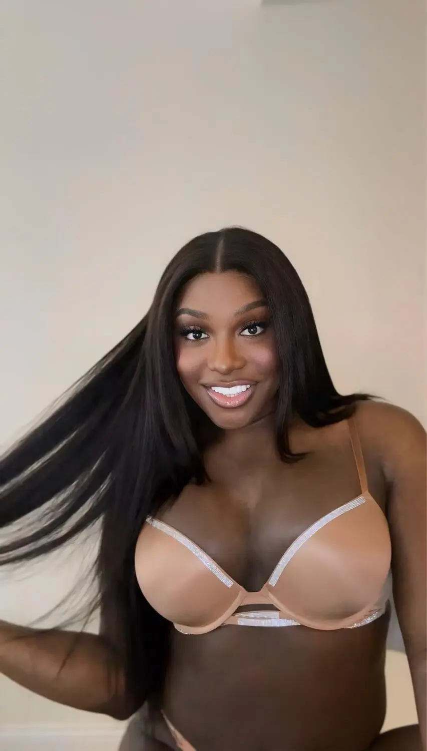 Escort Model Hung CoCo Kelly - 5