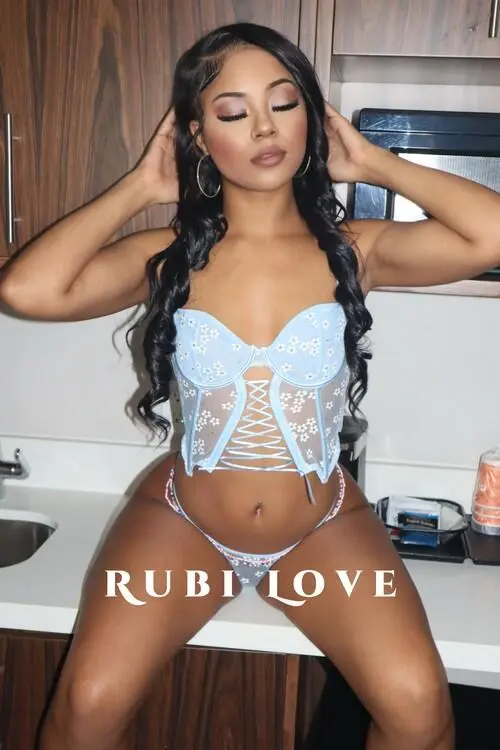 Escort Model HunniBee300