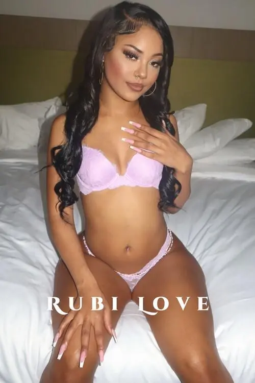 Escort Model HunniBee300 - 4