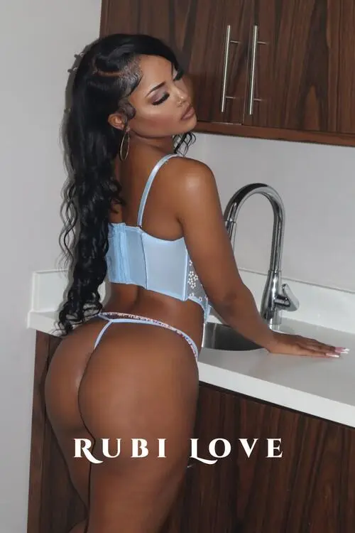 Escort Model HunniBee300