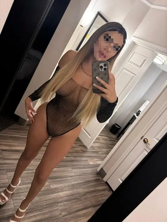 Escort Model Isaabella - 2