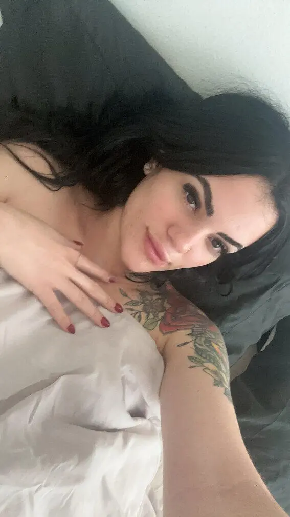 Escort Model Ivy