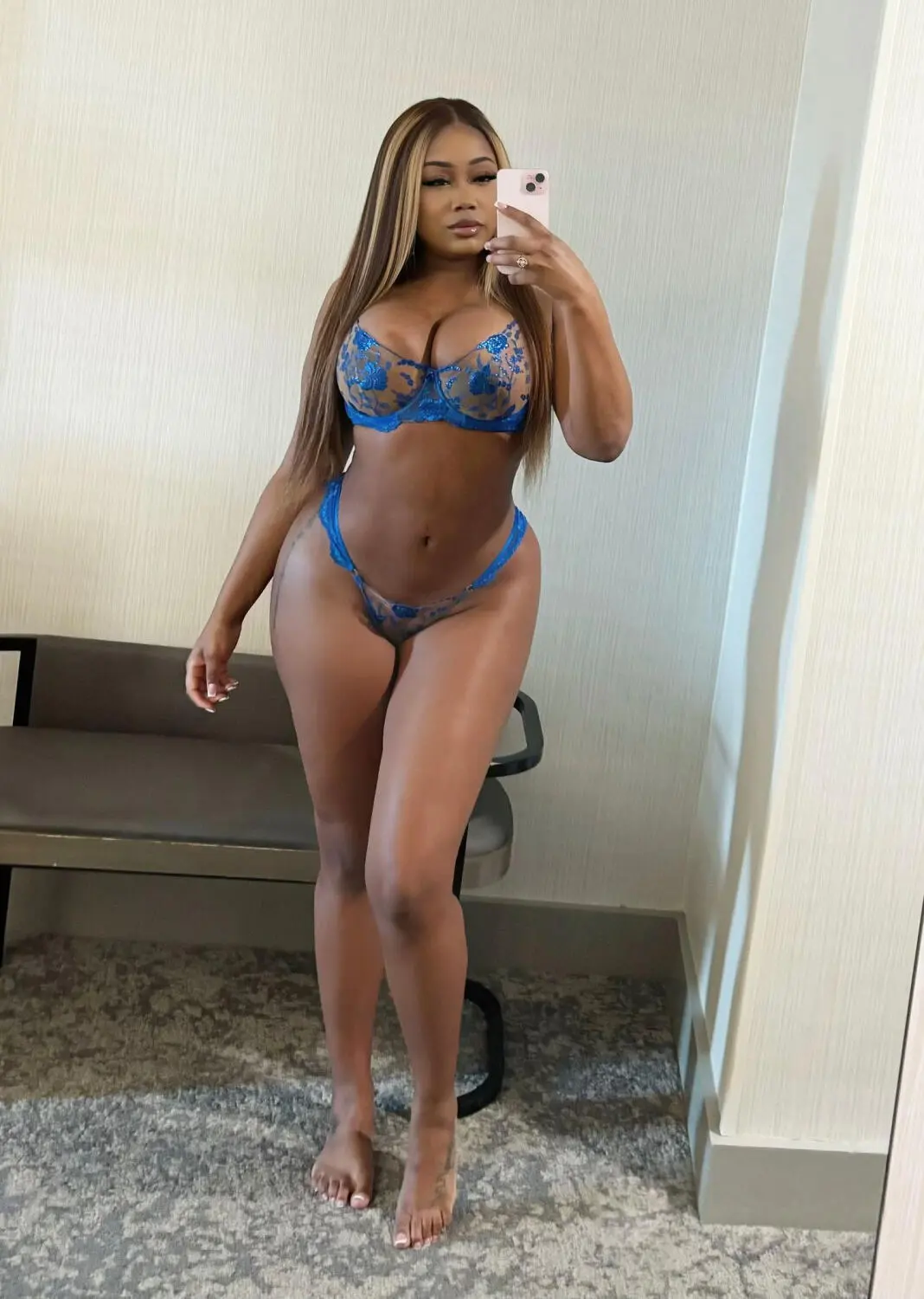 Escort Model Jazzy Gold - 3