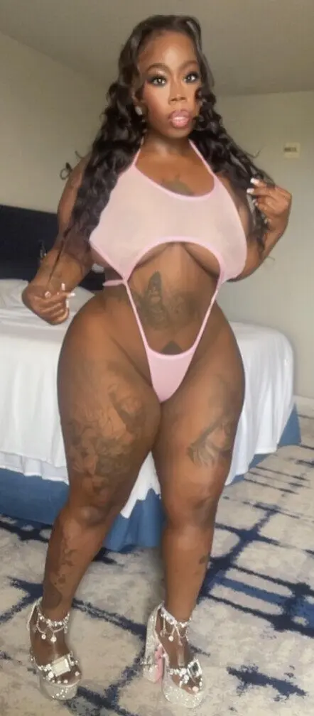 Escort Model Juicy Jade - 4