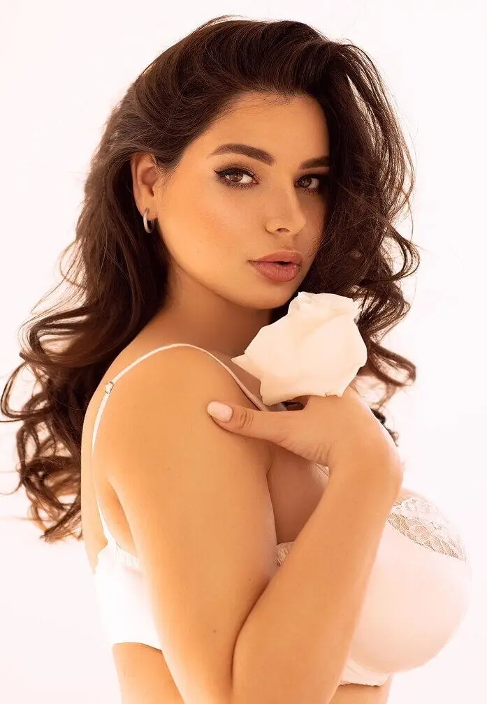 Escort Model Julia