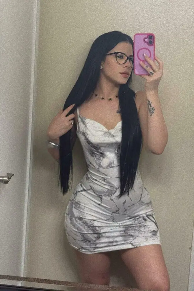 Escort Model Kalifa