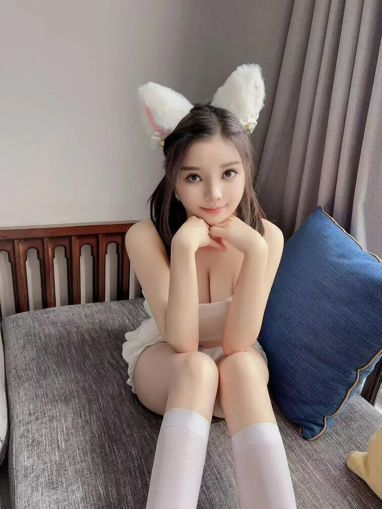 Escort Model Kandi - 4