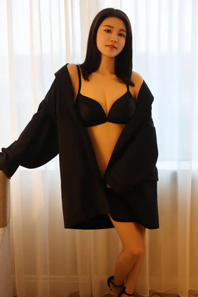 Escort Model KATIE - 5
