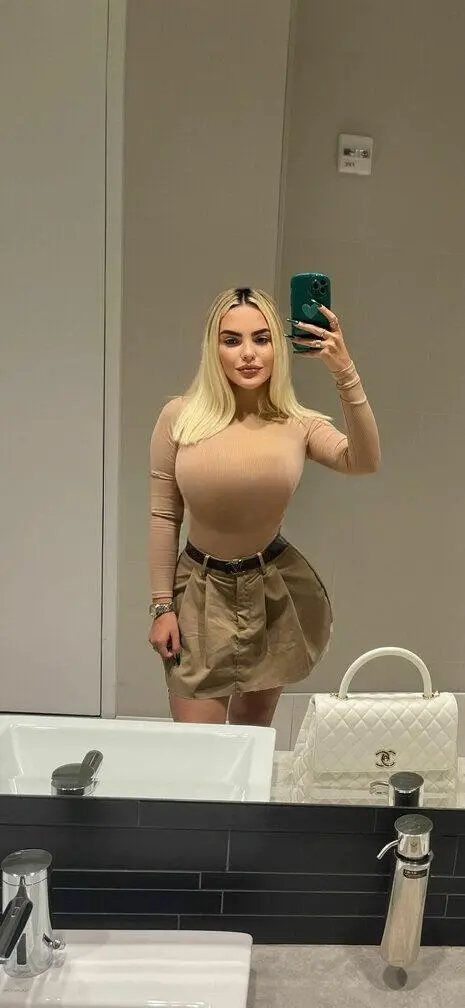 Escort Model Kendra