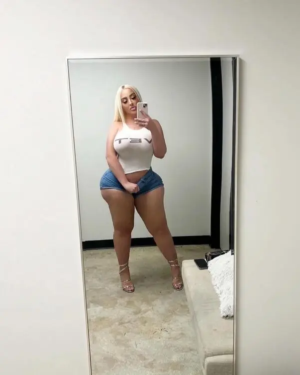 Escort Model LarissaSweets69 - 3