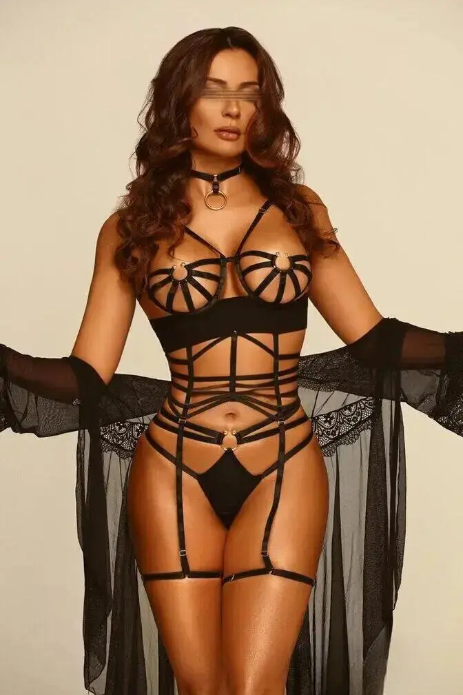 Escort Model Laura Menezes
