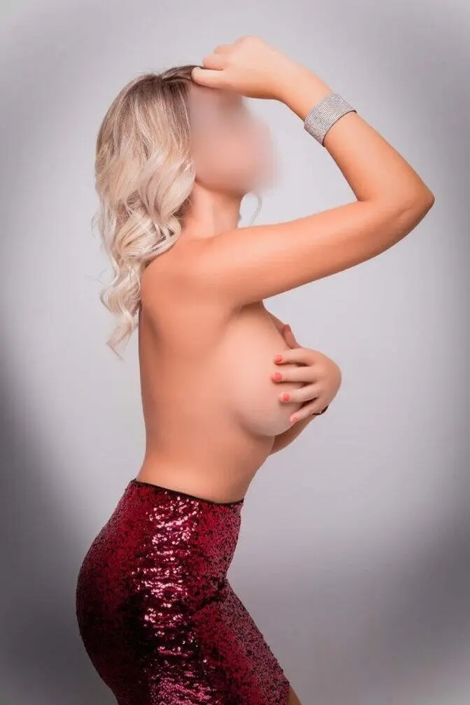 Escort Model Layla Amore - 5