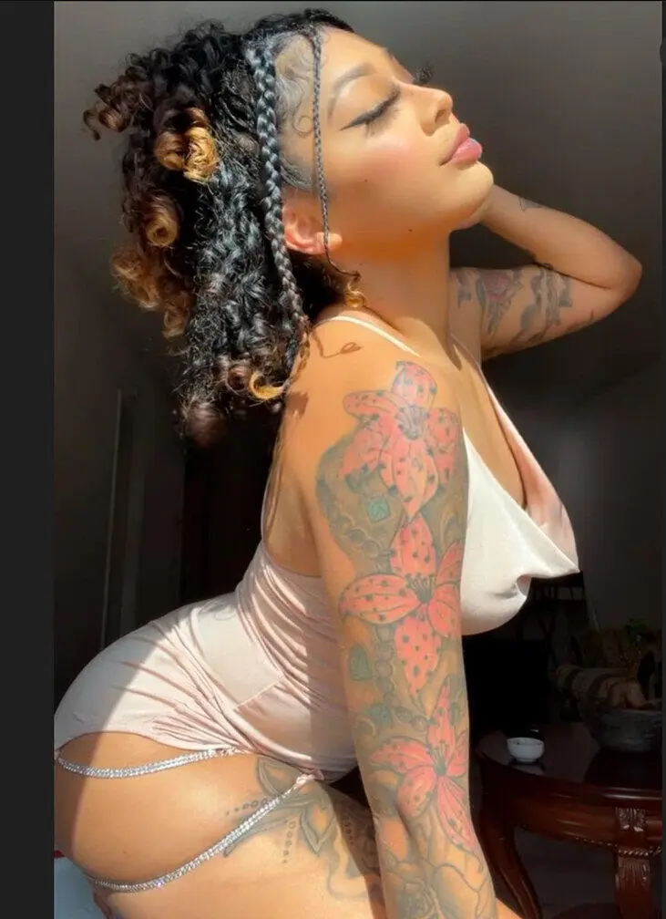 Escort Model Leah - 4